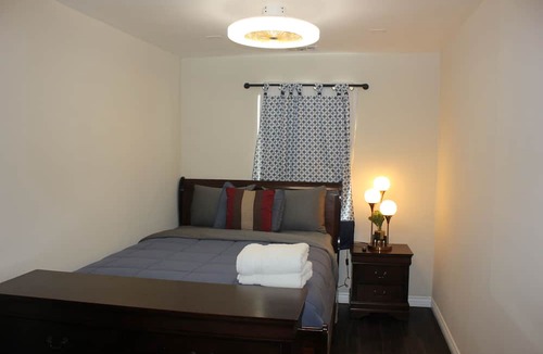Pacoima House | Entire 3 Bedroom Home with Golf Putting & hot spa
