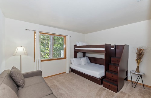 Lake Arrowhead Cabin | Beautiful Cabin at Lake Arrowhead near ski resorts