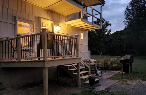Greenwich Cottage | Cozy Country Cottage located in Greenwich, NY