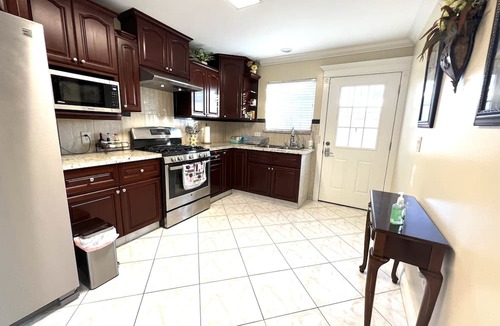 Garden Grove House | Adorable vacation unit near Disneyland