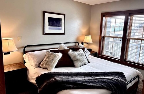 Snowshoe Apartment | King Bed Slope Side Retreat in Village Central