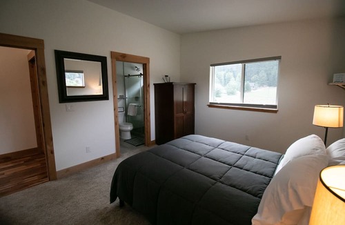 Leavenworth House | Addy Acres - Deluxe Mountain View Retreat, with Hot Tub, Fireplace, Trail Access