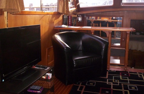 Charlestown Boat Rental | Boston Harbor Waterfront Yacht Escape near Freedom Trail 2B/2B sleeps 6 AC/Heat