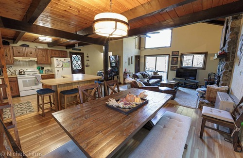 Jackson House | Charming Chalet-minutes from hiking, skiing and Storyland! Great for Families!