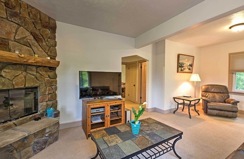 Union Pier House | Hot Tub, Deck & Backyard: Cozy Union Pier House!