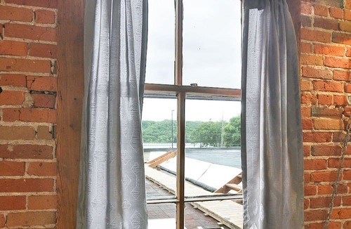 Stillwater Apartment | BestLocation|Romantic|ViewBridgeFromBed|Couples|Pets|Photo backdrop|Nightlife!