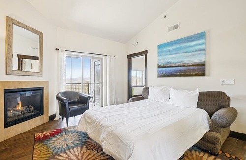 Bear Hollow Village Apartment | Top Floor Condo! 3BD/2BA Park city ski condo - Sleeps 7