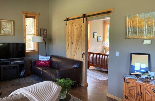 Leavenworth Cabin | LOCATED ON ICICLE ROAD, 2 MILES FROM TOWN. HOT TUB AND BEAUTIFUL VIEWS