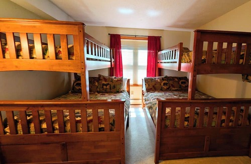 Lincoln House | GAME ROOM POOLS HOT TUB A/C in ALL 5 BEDROOMS 11 BEDS 3+BATHS ALSOPROP#3482134