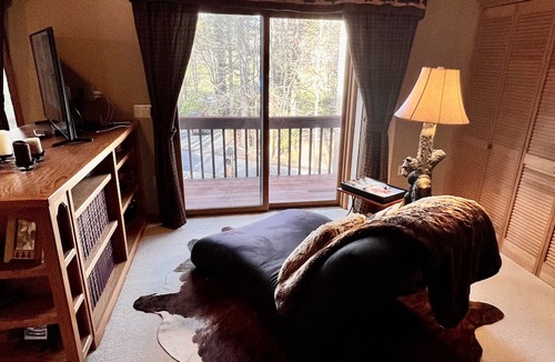 Newland Ski Chalet | Moose Head Lodge in Linville Land Harbor on Lake View