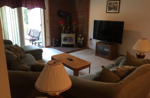 North Conway Condo | Updated Spacious Condo in the heart of North Conway with in room AC units