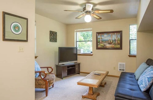 Lakewood Apartment | Lakefront 2 bedroom retreat