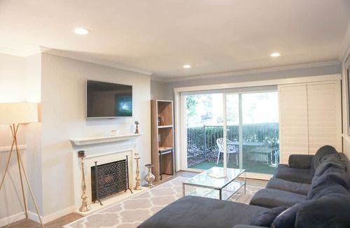 Santa Ana Heights Condo | GORGEOUS, PRIVATE, QUIET 2 BED/2 BATH Hideaway WALKING DISTANCE TO THE BEACH