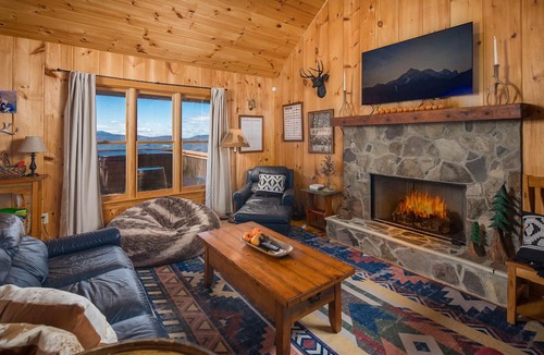 West Jefferson Cabin | Above The Clouds | 180° Mountain Views at 4,700 ft, Hot Tub & Fireplace
