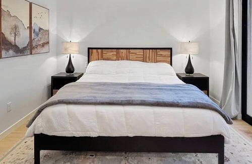 North Snyderville Basin House | Cozy Modern Home with Mountain Views and EV Charger in Garage