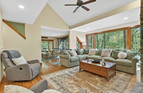 Plymouth Ski Chalet | 15 min to Killington & Okemo 4-bedroom Chalet w/Private Sauna & Hot Tub