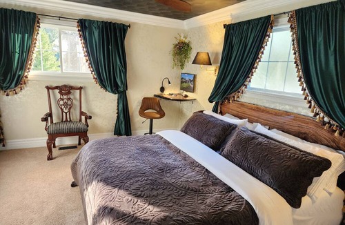 Villa Park House | Three Kings Chicago - a unique royal experience, comfort of cloud beds!