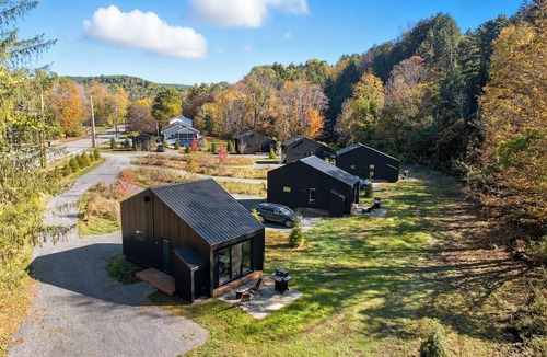 Brownsville Cabin | Scandi-Chic Luxury Loft Near Okemo With Solo Stove And EV Charger