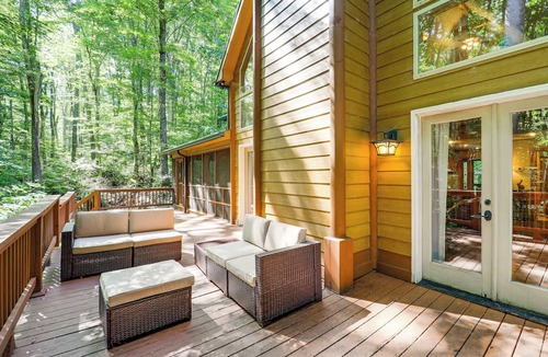 Bakersville Cabin | Creekside Mountain Cabin in Rural Dark-Sky Country