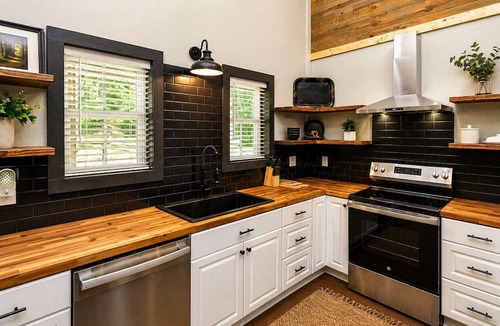 Double Springs House | Lakefront Paradise in Double Springs, AL 6BR Cabin with Private Dock