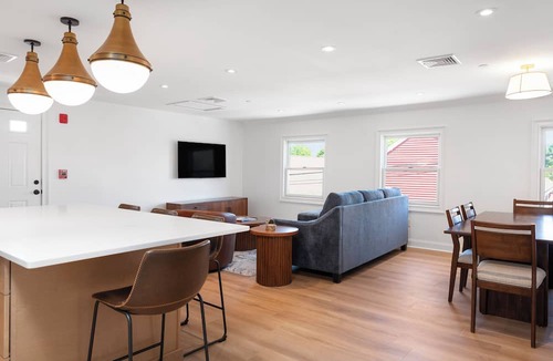 East Greenwich Apartment | 2-Bedroom Apt Near Beaches ~ 10 Min to Airport