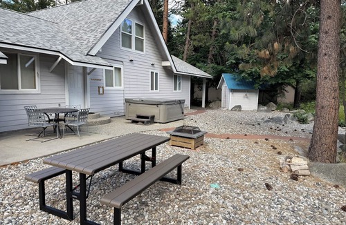 Leavenworth House | FAMILY-FRIENDLY LEAVENWORTH CHALET MINUTES FROM DOWNTOWN, WALK TO RIVER FLOAT!