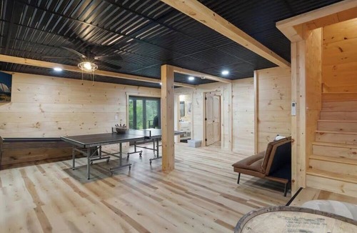 My Mountain Cabin | Game room + Hot Tub| 10 min to Downtown Blue Ridge