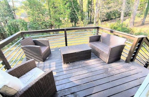 Church Street House | Beautiful Peaceful 4-bedroom house with AC - 10 mins from Downtown