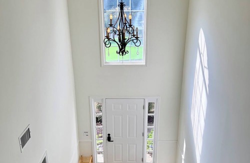 Suwanee House | Modern Mediterranean haven, 1 King 2 Queens in Suwanee-Duluth Gas South District