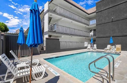 Central Escondido Apartment | ADA|2 Beds|Tub|Micfridge