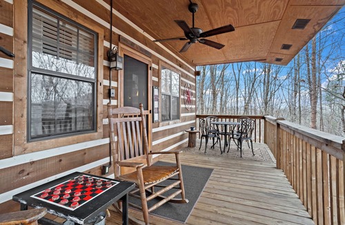 Cleveland Cabin | Sweet Retreat Cabin - Fiber Optic Wi-Fi, Hot tub, Pool table and more.