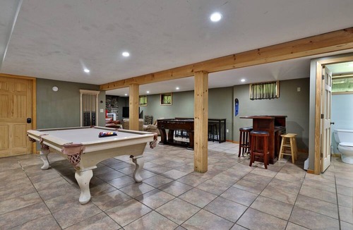 Killington Ski Chalet | Bigelow Chalet at Killington: 8BR/4.5 BA Pet Friendly Home w/Hot Tub, Fireplace.
