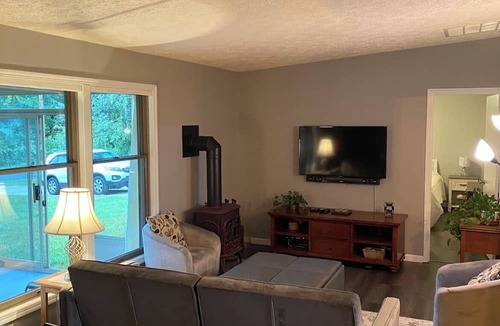 Fennville House | Atkins cottage Private close to town pet friendly