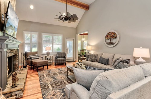 Big Canoe House | Firefly Landing - Relax in style in Big Canoe!