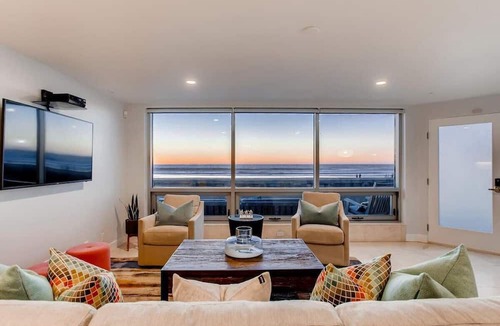 Central Mission Beach Condo | Oceanfront Gem | Ocean Views for Days