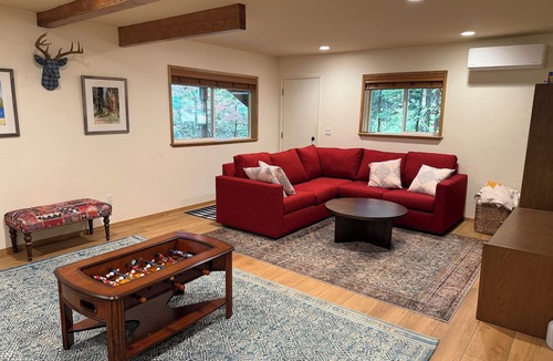 Arnold Ski Chalet | Mountain chalet - Sleeps 14 - 30 mins to Bear Valley - Renovated