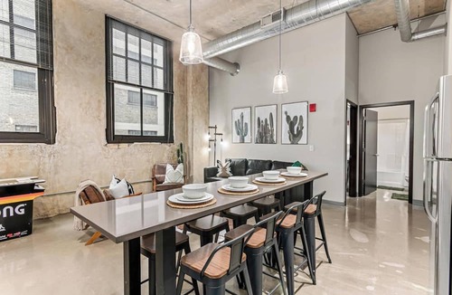 Warehouse District Apartment | DT 2BD Steps from Target Field Gym Kitchen Laundry