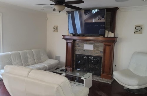 Southridge Village House | Luxury 3-bedroom house in beautiful Fontana with WiFi, AC. Enjoy your stay
