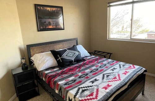 West Jordan House | 2 story, private, quiet upscale neighborhood MINUTES FROM 4 MAJOR SKI RESORTS