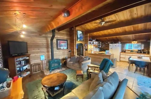 Ferndale House | Picturesque Family-Friendly Beach Home! Sunrises @ Sandy Point