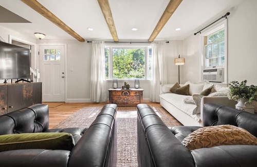 Norwich Cottage | Norwich Cottage 3BD/2BA - 1mi to Dartmouth