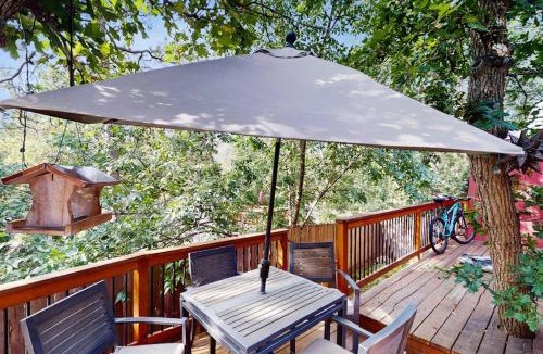 Broadmoor House | Lazy Bear Retreat