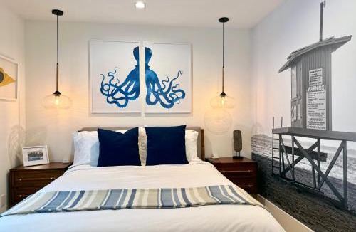 West Newport House | Luxury Ocean-View Rooftop | Steps to Beach | A/C