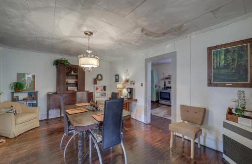 Newland House | 8 Mi to Sugar Mtn! Cozy Cottage w/Fire Pit