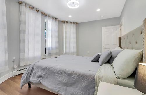 East Haven  Rutland County House | Spacious Central 4BR, Ski & Bike