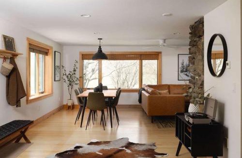 Bridgewater Corners House | Brookside Cabin and Hot Tub near Woodstock Vermont