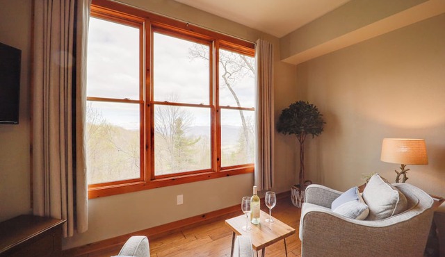 36 Mi to Asheville: Mtn-view Home in Burnsville!