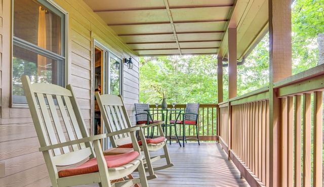 'fox Den' w/Hot Tub! 22 Mi to Cataloochee Skiing
