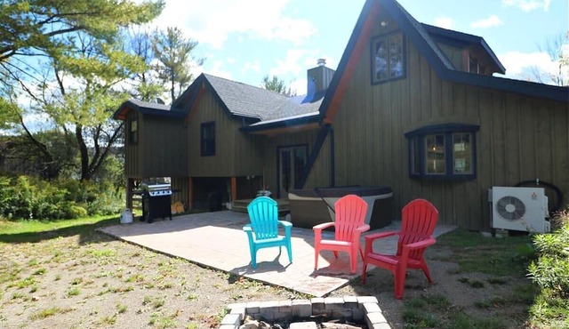 Smokey Valley Lodge 2 Bedroom Home by Redawning