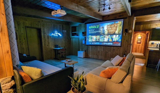 Ambassador Lodge - 2 Full Cabins . Indoor Pool . Sauna . AC . EV . 10+ Acres in Randle
